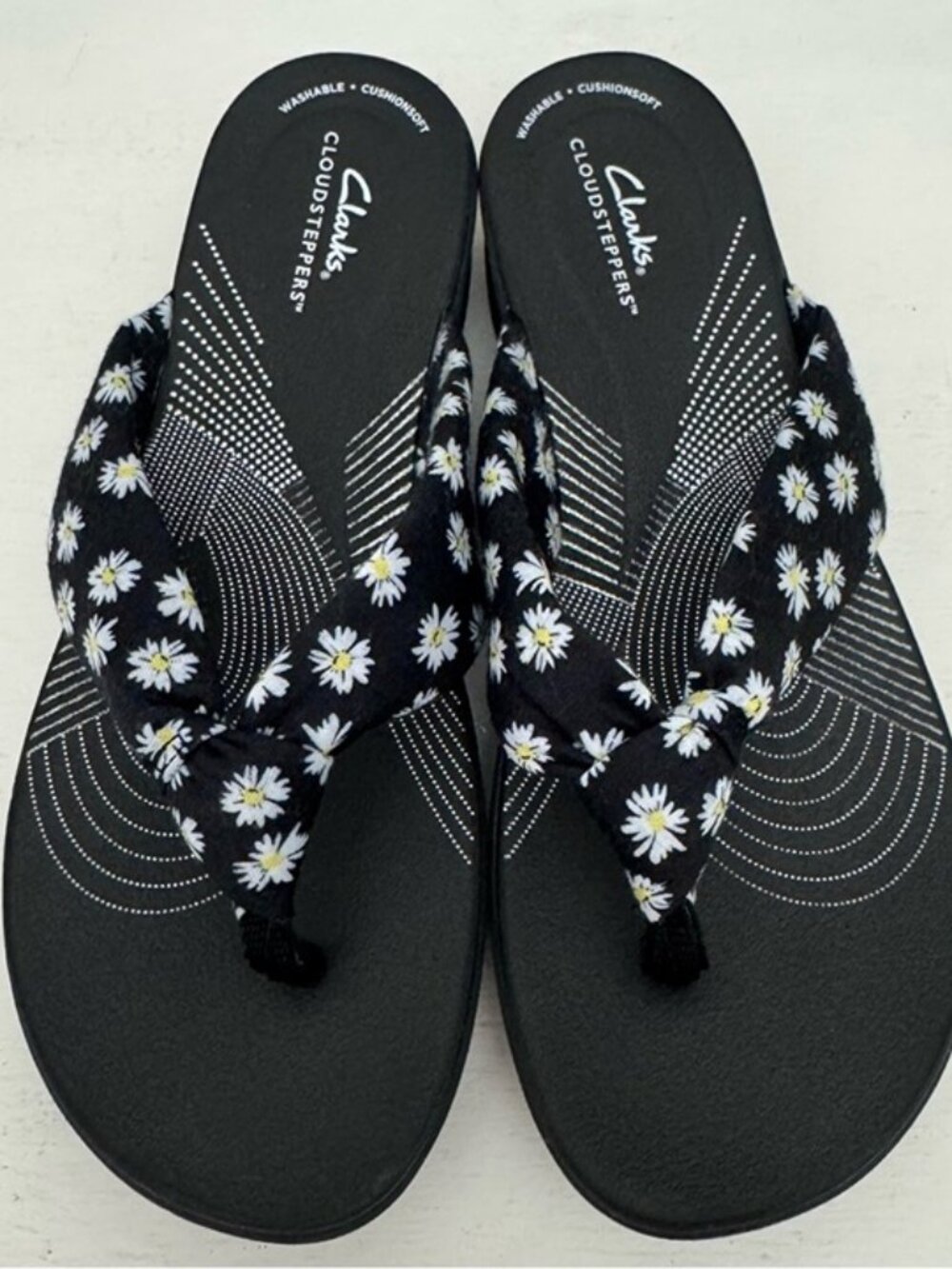 Clarks Cloudsteppers Black Floral Print Thong Flip Flop Comfort Wedge Sandals 10